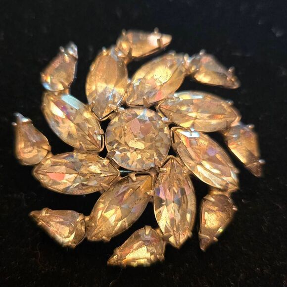 Vintage Rhinestone Swirl Brooch Pin Clip - Picture 8 of 8